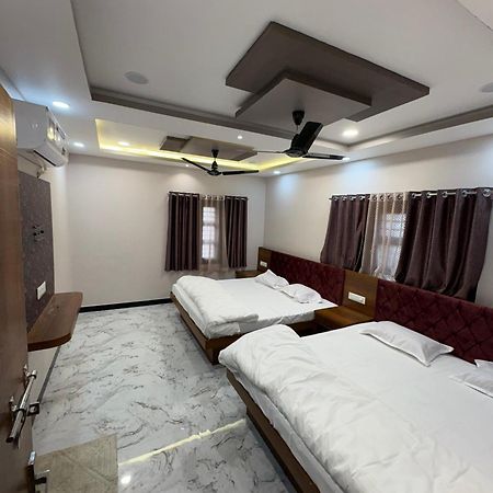 Shree Trilokeshwar Guest House اوجاين المظهر الخارجي الصورة
