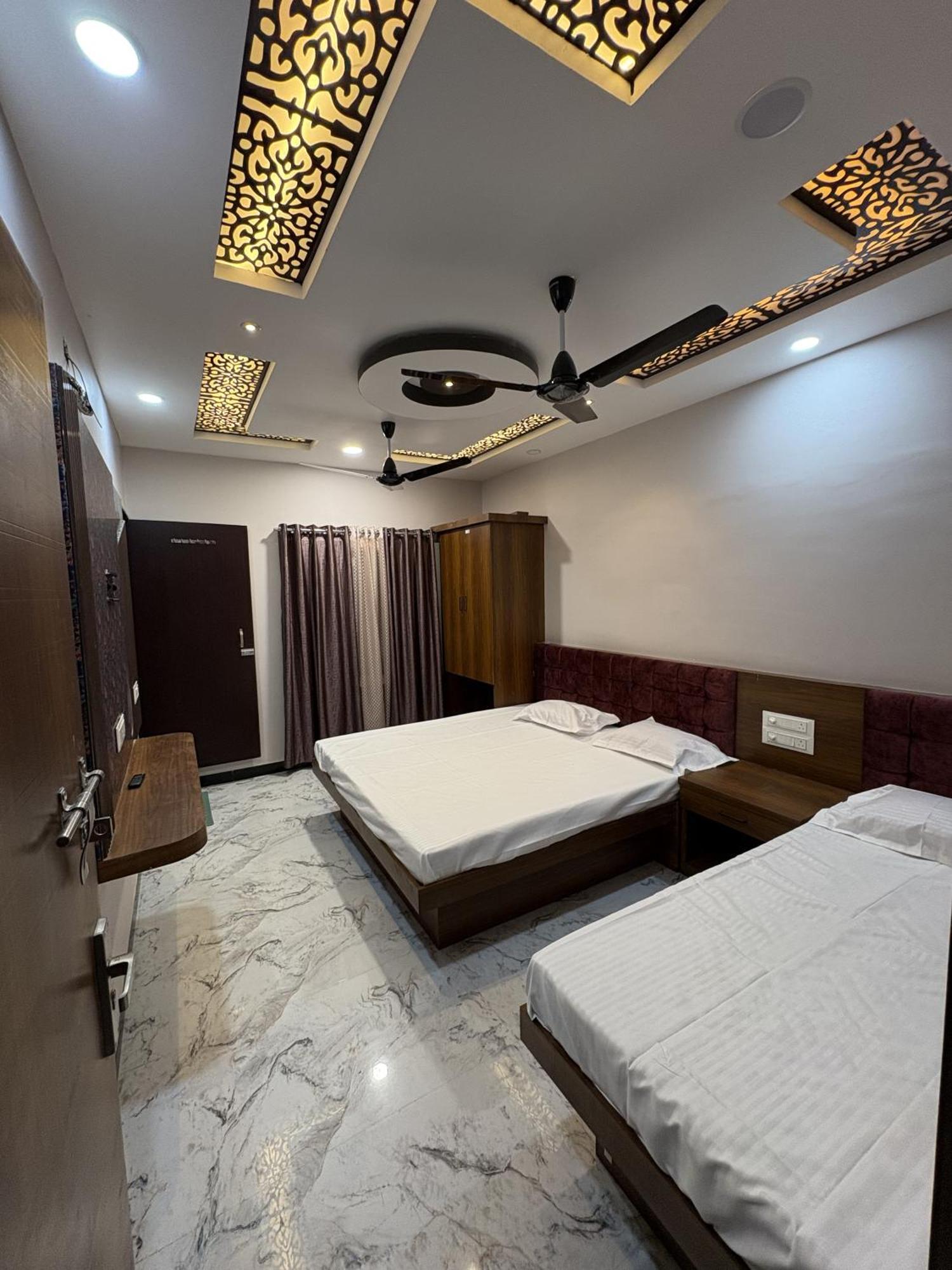 Shree Trilokeshwar Guest House اوجاين المظهر الخارجي الصورة