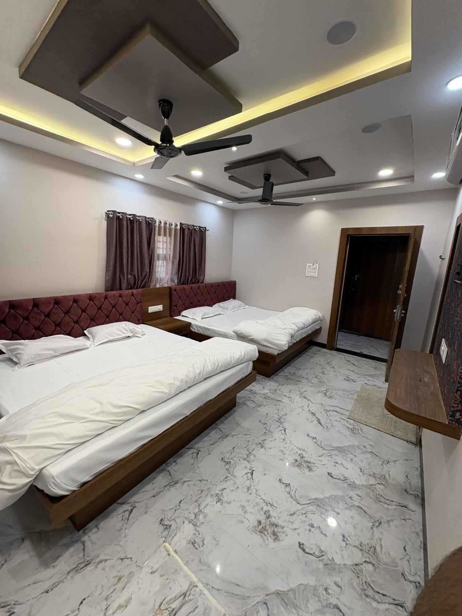 Shree Trilokeshwar Guest House اوجاين المظهر الخارجي الصورة